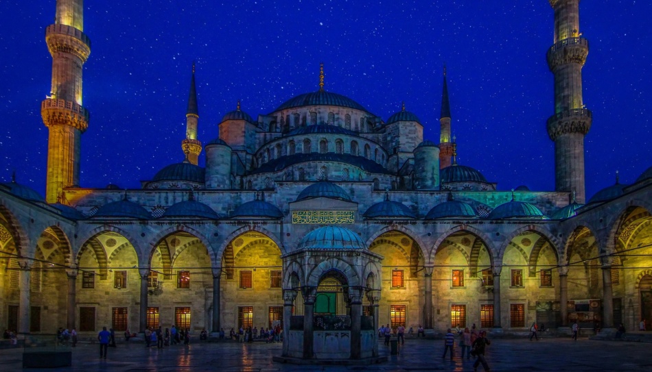 The famous Sultan Ahmed Mosque of Istanbul